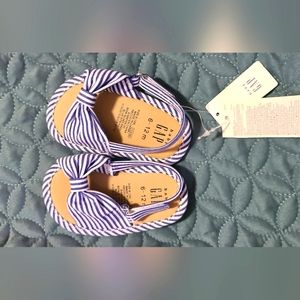 NWT Gap baby shoes (6-12 mths)